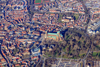 Vue oblique de Cathédrale à Speyer du sud à Speyer dans le département Rhénanie-Palatinat, Allemagne