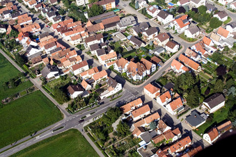 Vue aérienne de Rue de la Sarre x Hubhofweg à Kandel dans le département Rhénanie-Palatinat, Allemagne