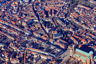 Vue aérienne de Maximilianstraße de la cathédrale à l'Altpörtel à Speyer dans le département Rhénanie-Palatinat, Allemagne