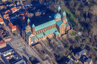Cathédrale à Speyer du sud à Speyer dans le département Rhénanie-Palatinat, Allemagne hors des airs