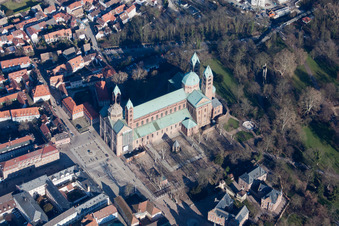 Vue aérienne de Bâtiment de l'église de la cathédrale dans la vieille ville à Speyer dans le département Rhénanie-Palatinat, Allemagne