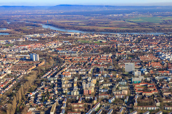 Vue aérienne de Woogbachpark et Ludwig-Uhland-Straße à Speyer dans le département Rhénanie-Palatinat, Allemagne