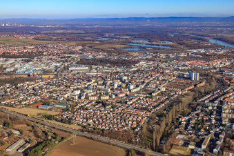 Vue aérienne de Woogbachpark et Friedrich-Ebert-Straße à Speyer dans le département Rhénanie-Palatinat, Allemagne