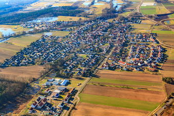 Vue aérienne de Vue du village depuis le nord-est à Hanhofen dans le département Rhénanie-Palatinat, Allemagne