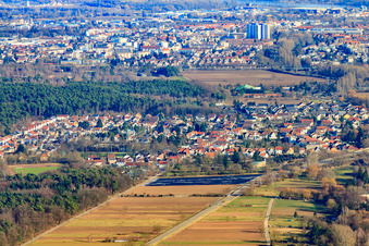 Vue aérienne de Vue du village depuis l'ouest à Dudenhofen dans le département Rhénanie-Palatinat, Allemagne