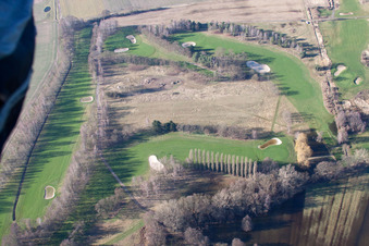 Vue aérienne de Club de golf Pfalz Neustadt ad Weinstraße eV à le quartier Geinsheim in Neustadt an der Weinstraße dans le département Rhénanie-Palatinat, Allemagne