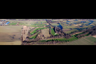 Vue aérienne de Perspective panoramique du parcours de golf Golf-Club Pfalz à le quartier Geinsheim in Neustadt an der Weinstraße dans le département Rhénanie-Palatinat, Allemagne
