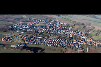 Vue aérienne de Vue panoramique du village en perspective à Gommersheim dans le département Rhénanie-Palatinat, Allemagne