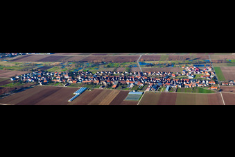 Vue aérienne de Panorama de la ville et des environs à Böbingen dans le département Rhénanie-Palatinat, Allemagne