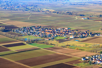 Vue aérienne de Vue du village depuis le sud-est à Altdorf dans le département Rhénanie-Palatinat, Allemagne