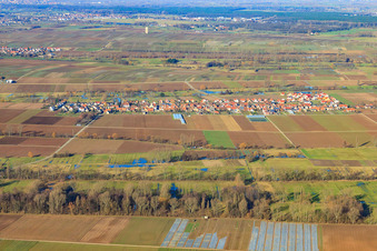 Vue aérienne de Vue du village depuis le sud à Böbingen dans le département Rhénanie-Palatinat, Allemagne