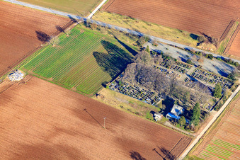 Vue aérienne de Cimetière Zeiskam à Zeiskam dans le département Rhénanie-Palatinat, Allemagne