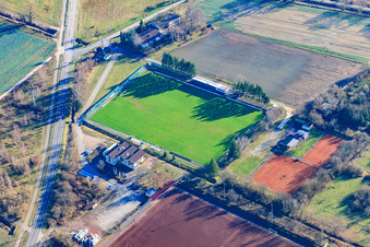 Vue aérienne de Terrains de sport de TB Jahn Zeiskam 1896 ev et TC '86 Zeiskam eV à Zeiskam dans le département Rhénanie-Palatinat, Allemagne