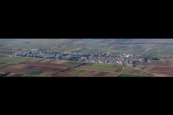 Vue aérienne de Panorama à le quartier Niederhochstadt in Hochstadt dans le département Rhénanie-Palatinat, Allemagne