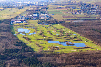 Vue aérienne de Parcours de golf Landgut Dreihof à Essingen dans le département Rhénanie-Palatinat, Allemagne