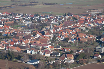 Vue aérienne de Ottersheim à Ottersheim bei Landau dans le département Rhénanie-Palatinat, Allemagne