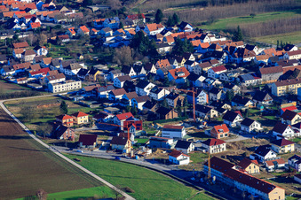 Sur la haute piste à Kandel dans le département Rhénanie-Palatinat, Allemagne vue du ciel