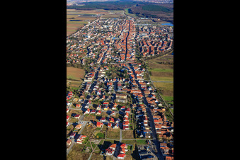 Vue aérienne de Vue de la ville depuis l'ouest à Kandel dans le département Rhénanie-Palatinat, Allemagne