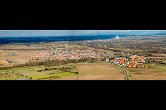Vue aérienne de Perspective panoramique des champs et des terres agricoles à Hördt dans le département Rhénanie-Palatinat, Allemagne