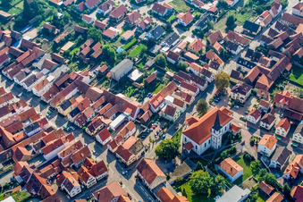 Vue aérienne de Saint-Wendelin à Hatzenbühl dans le département Rhénanie-Palatinat, Allemagne