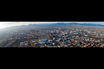 Vue aérienne de Panorama à le quartier Queichheim in Landau in der Pfalz dans le département Rhénanie-Palatinat, Allemagne