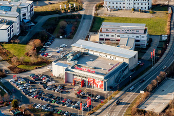 Vue aérienne de Centre commercial MediaMarkt Landau à le quartier Queichheim in Landau in der Pfalz dans le département Rhénanie-Palatinat, Allemagne