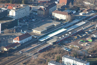 Vue aérienne de Gare ferroviaire à Landau in der Pfalz dans le département Rhénanie-Palatinat, Allemagne