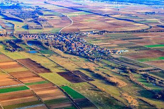 Vue aérienne de Vue du village depuis le nord-ouest à Winden dans le département Rhénanie-Palatinat, Allemagne