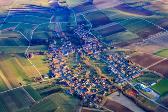 Vue aérienne de Vue du village depuis le nord-ouest à Dierbach dans le département Rhénanie-Palatinat, Allemagne