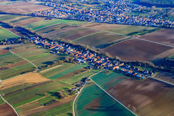 Vue aérienne de Vue du village depuis le nord-ouest à Vollmersweiler dans le département Rhénanie-Palatinat, Allemagne