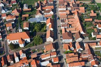 Vue aérienne de Saint-Wendelin à Hatzenbühl dans le département Rhénanie-Palatinat, Allemagne