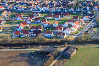 À l'Anhaide à le quartier Schaidt in Wörth am Rhein dans le département Rhénanie-Palatinat, Allemagne vue d'en haut
