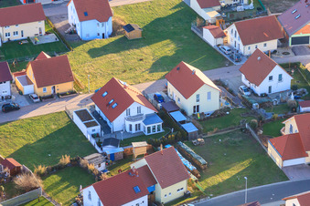 À l'Anhaide à le quartier Schaidt in Wörth am Rhein dans le département Rhénanie-Palatinat, Allemagne d'un drone