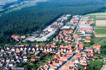 Vue aérienne de Zone industrielle et commerciale Im Gereut/Industriestraße à Hatzenbühl dans le département Rhénanie-Palatinat, Allemagne