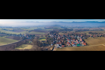 Vue aérienne de Panorama du village vu de l'est à le quartier Kleinsteinfeld in Niederotterbach dans le département Rhénanie-Palatinat, Allemagne