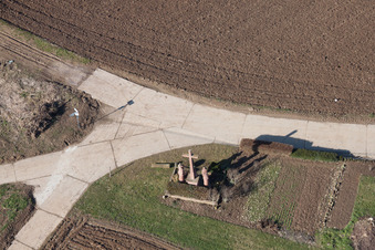 Vue aérienne de Carrefour à le quartier Kleinsteinfeld in Niederotterbach dans le département Rhénanie-Palatinat, Allemagne