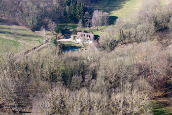 Drachenbronn-Birlenbach dans le département Bas Rhin, France du point de vue du drone