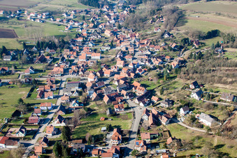 Vue aérienne de Champs agricoles et terres agricoles à Lobsann dans le département Bas Rhin, France