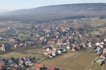 Vue aérienne de Lampertsloch dans le département Bas Rhin, France
