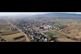 Vue aérienne de Preuschdorf dans le département Bas Rhin, France