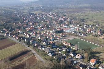 Vue aérienne de Preuschdorf dans le département Bas Rhin, France