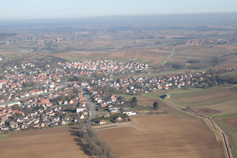 Vue aérienne de Soultz-sous-Forêts dans le département Bas Rhin, France