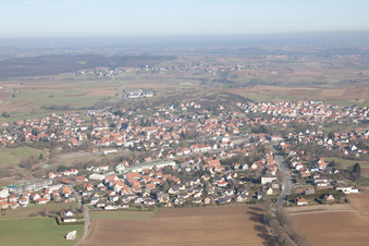 Vue aérienne de Soultz-sous-Forêts dans le département Bas Rhin, France