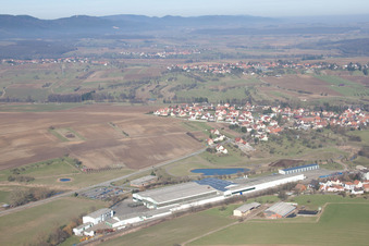 Vue oblique de Soultz-sous-Forêts dans le département Bas Rhin, France