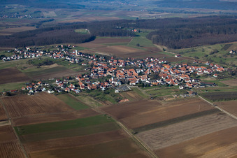 Vue aérienne de Hermerswiller dans le département Bas Rhin, France