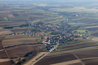 Schœnenbourg dans le département Bas Rhin, France d'un drone
