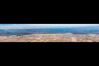 Vue aérienne de Perspective panoramique du plus long village d'Alsace à Schleithal dans le département Bas Rhin, France