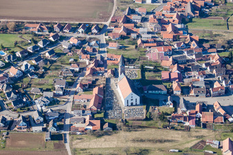 Vue aérienne de Vue sur le village à Schleithal dans le département Bas Rhin, France