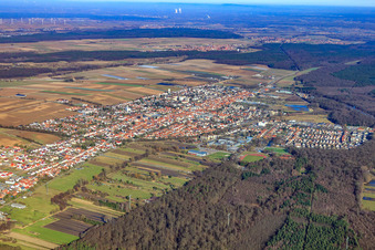 Vue de la ville depuis le sud-ouest à Kandel dans le département Rhénanie-Palatinat, Allemagne hors des airs