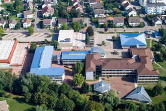Vue aérienne de Centre Scolaire Pamina Herxheim, École polyvalente à Herxheim bei Landau dans le département Rhénanie-Palatinat, Allemagne